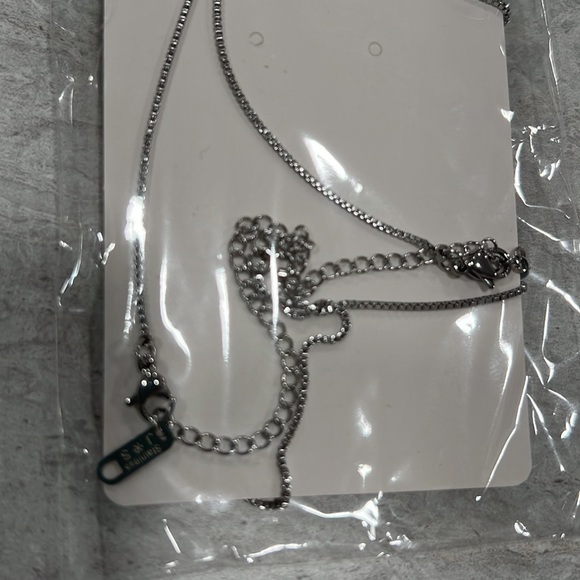 Iridescent Circles Layered Necklace Set - Picture 6 of 6